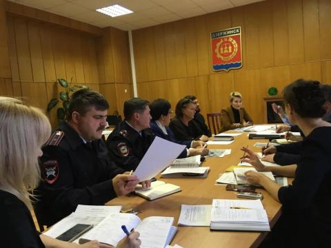 В городе Дзержинске состоялось первое заседание оргкомитета по вопросам проведения выставки-ярмарки «Нижегородский край – земля Серафима Саровского» В городе Дзержинске состоялось первое заседание оргкомитета по вопросам проведения выставки-ярмарки «Нижегородский край – земля Серафима Саровского»