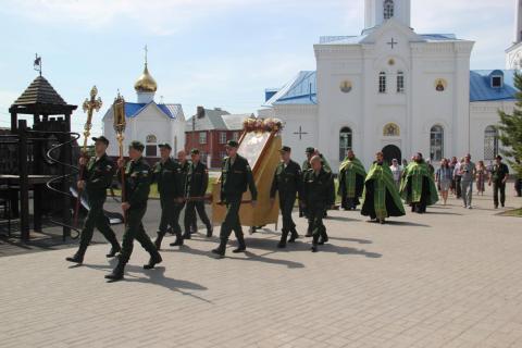 21 июня на площади Ленина города Кстово начала свою работу православная выставка-ярмарка «Нижегородский край – земля Серафима Саровского». 21 июня на площади Ленина города Кстово начала свою работу православная выставка-ярмарка «Нижегородский край – земля Серафима Саровского».